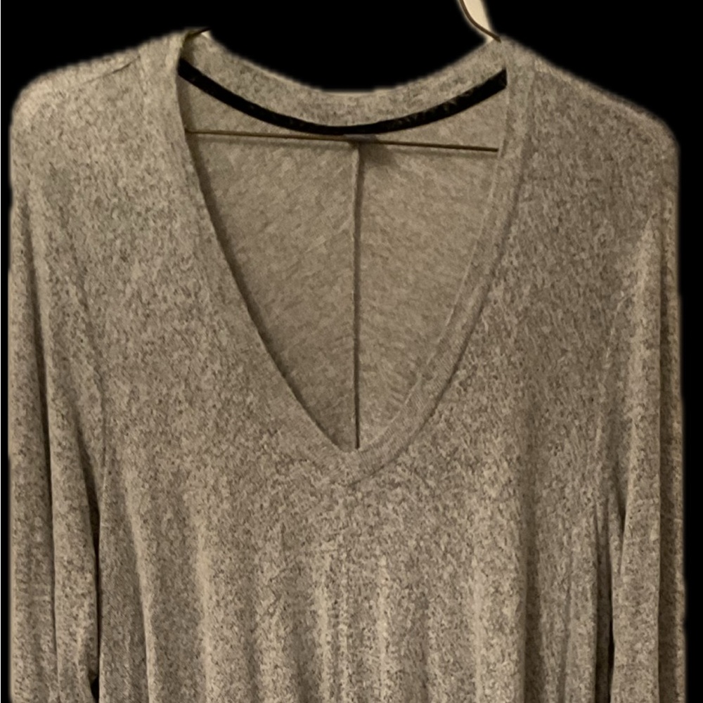v- neck sweater top
